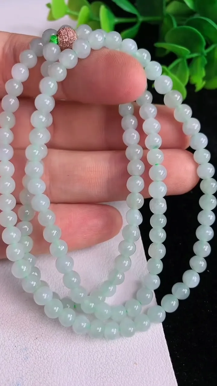 天然A货翡翠圆珠项链128颗，尺寸5.1，重:28.41g
6月13日