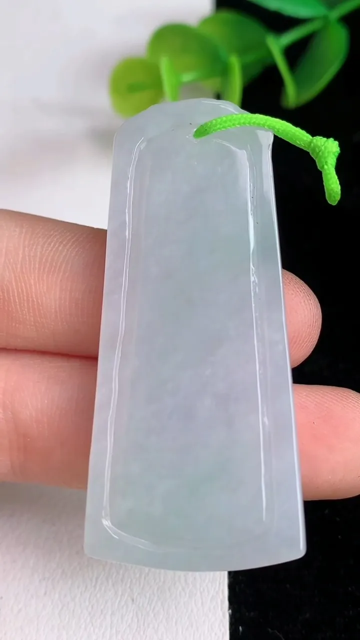 天然A货翡翠大势至观音菩萨吊坠，尺寸50-22-5.3，重量:13.39g
6月13日