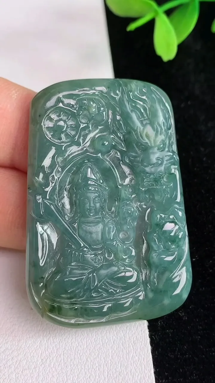 天然A货翡翠蓝水降龙观音菩萨吊坠，尺寸48.5-33-4.7，重:17.11g
6月13日