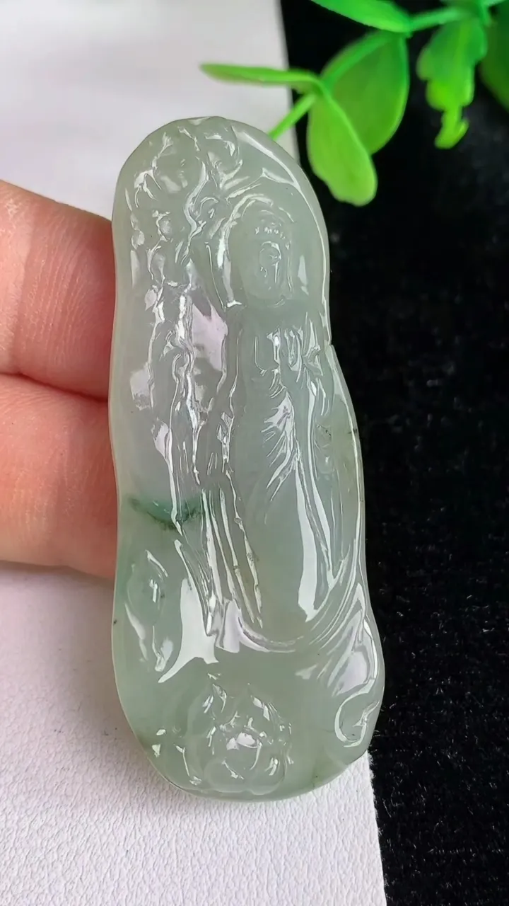 天然A货翡翠飘花观音菩萨吊坠，尺寸58.5-23.2-6.2，重:17.26g
6月13日