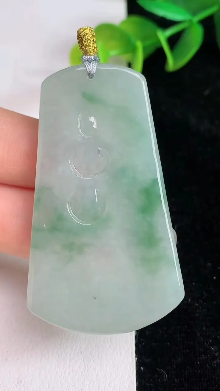 天然A货翡翠唐僧吊坠，尺寸54.2-32-5，重量:20.00g
6月14日