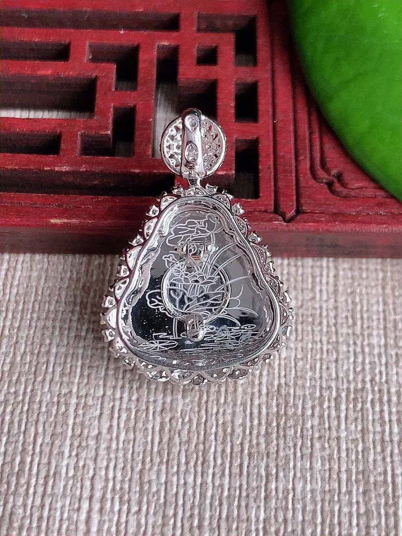 天然A货翡翠18K金伴飘绿佛公吊坠尺寸26.5×18.4×8.3裸石15×16m量3.58g 061