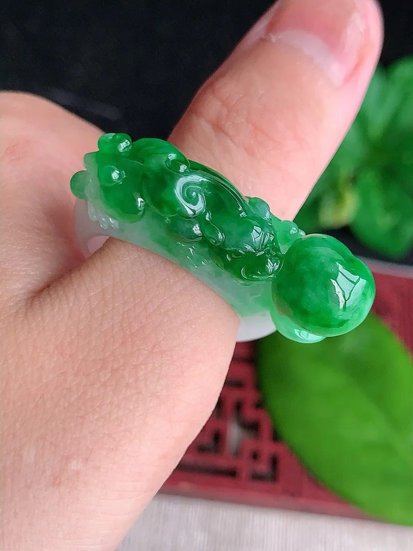 天然A货翡翠飘阳绿招财貔貅扳指 尺寸20.5×9.8×8.5mm 重量14.53g 0613