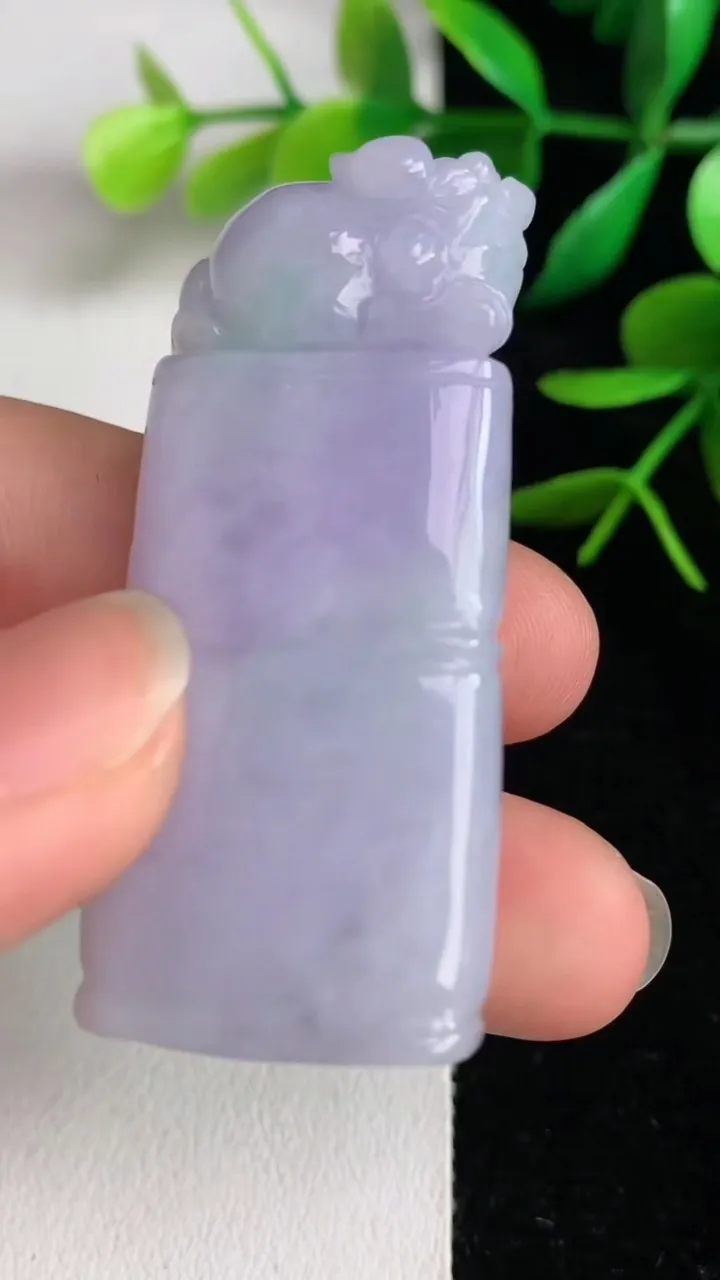 天然A货翡翠春带彩紫罗兰节节高升竹节吊坠，尺寸49.7-21.8-12.4，重量:32.58g
6月14日