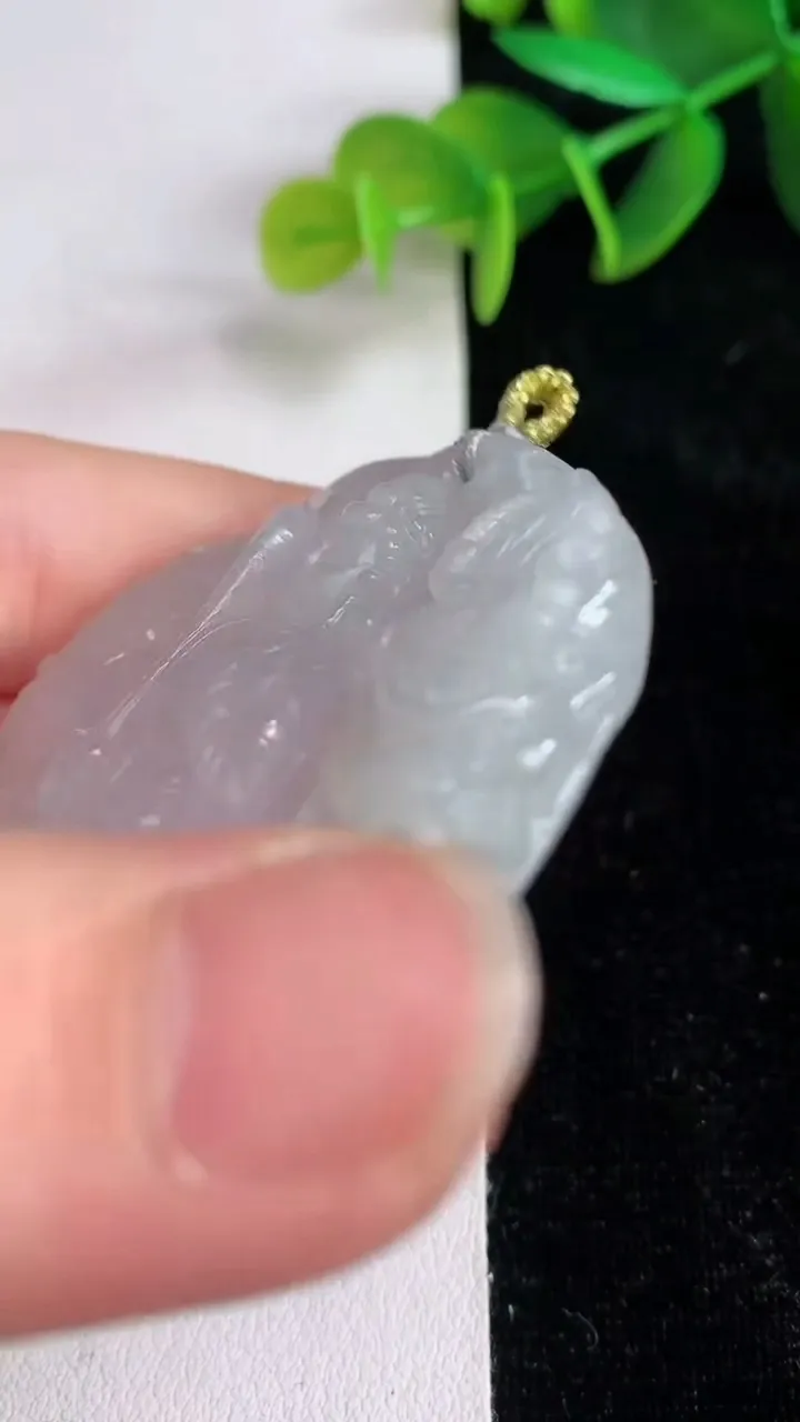 天然A货翡翠白冰祥龙文殊菩萨吊坠，尺寸45.6-43.6-8，重量:26.72g
6月14日