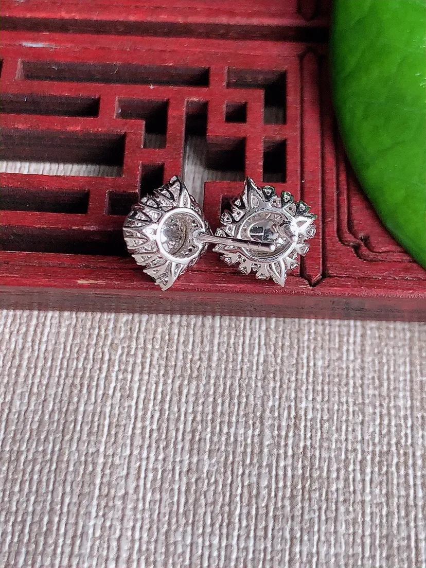 天然A货翡翠18K金伴钻镶嵌白月光蛋面耳钉 尺寸6.3×5.6mm 重量2.42g 0613
