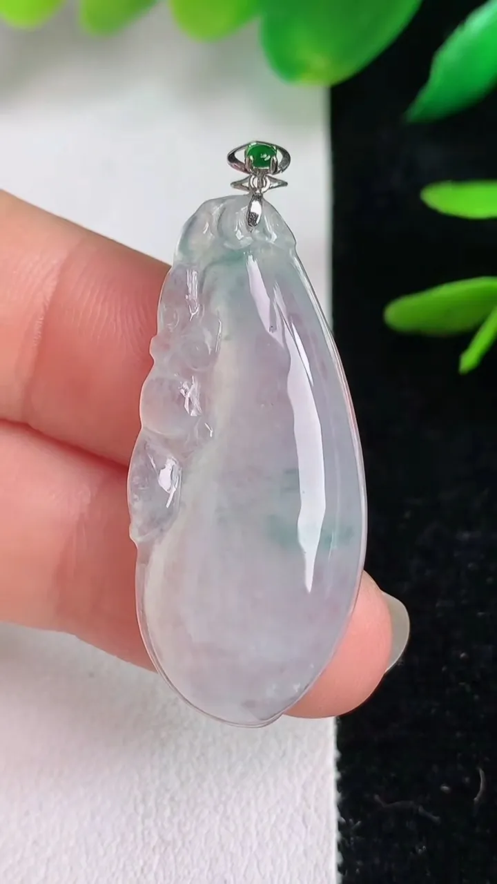 天然A货翡翠18k金飘花福瓜吊坠，尺寸36-16.4-5.2，重量:5.58g
6月14日