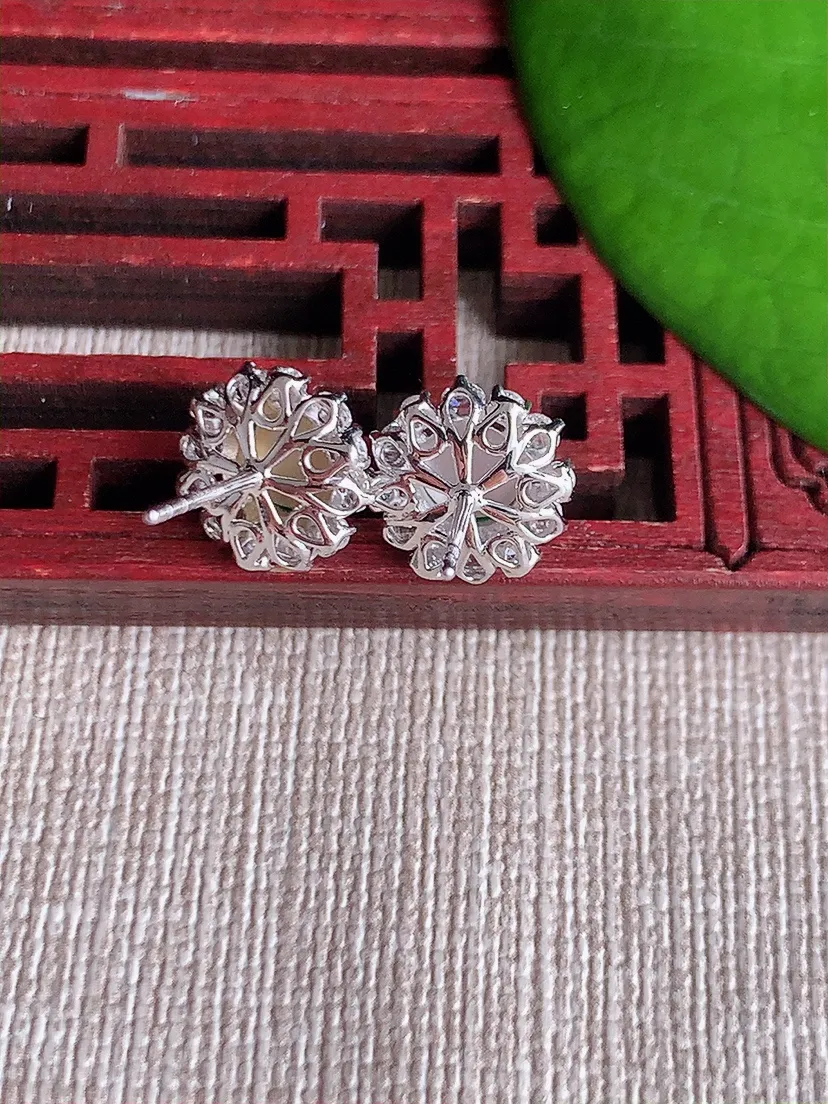 天然A货翡翠18K金伴钻镶嵌阳绿蛋面耳钉 尺寸5.8mm 重量2.69g 0612