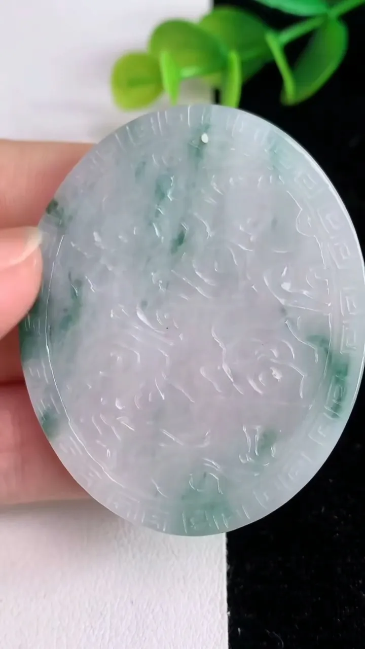 天然A货翡翠飘花生肖虎吊坠，尺寸51.3-42.2-5，重量:24.30g
6月14日