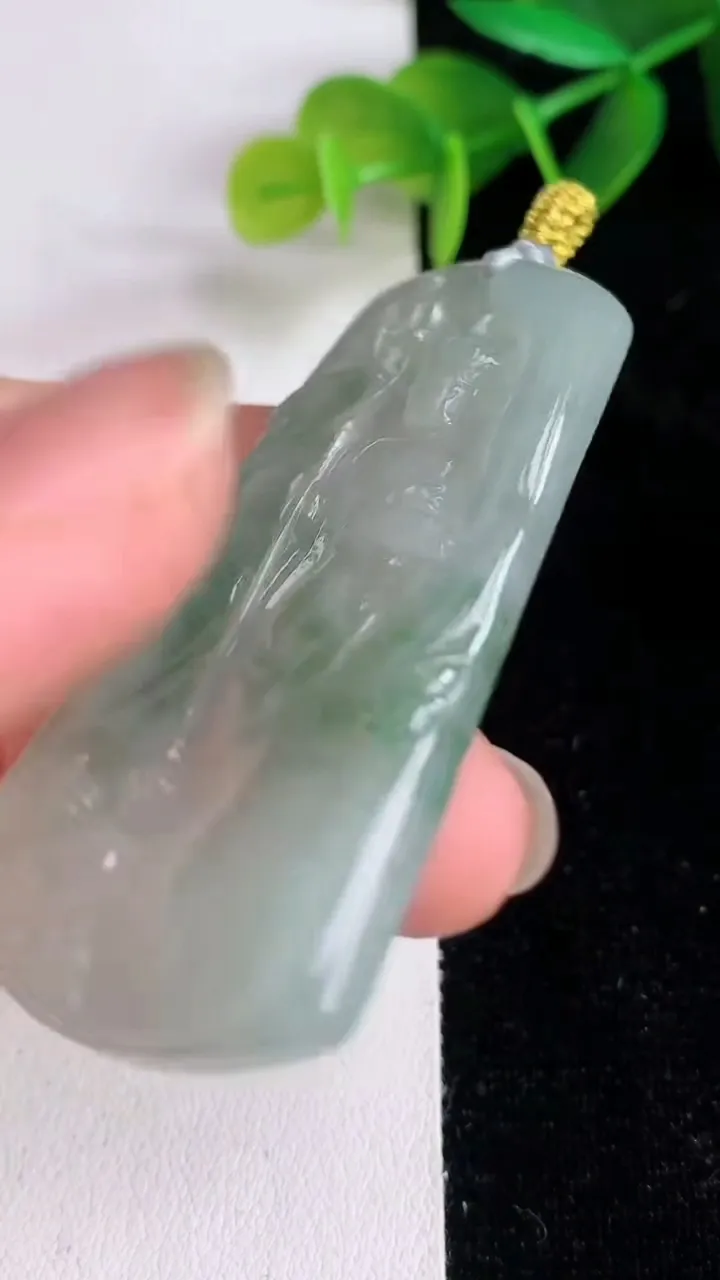 天然A货翡翠唐僧吊坠，尺寸54.2-32-5，重量:20.00g
6月14日