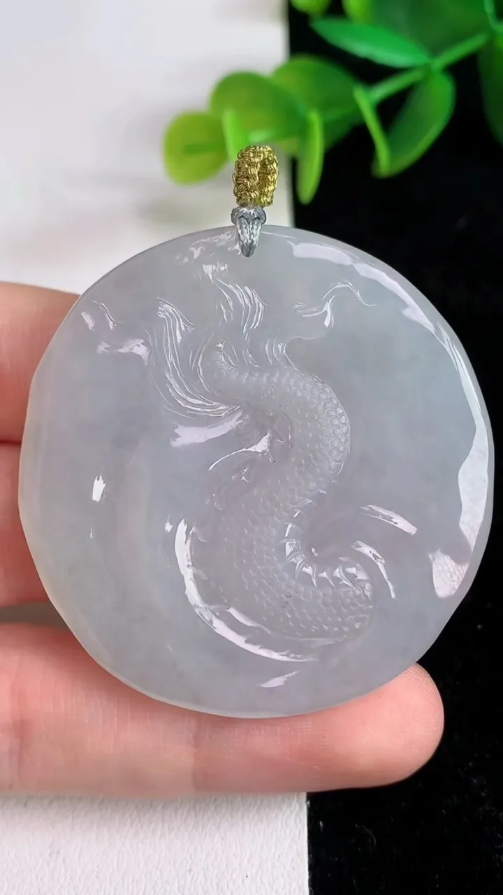 天然A货翡翠白冰祥龙文殊菩萨吊坠，尺寸45.6-43.6-8，重量:26.72g
6月14日