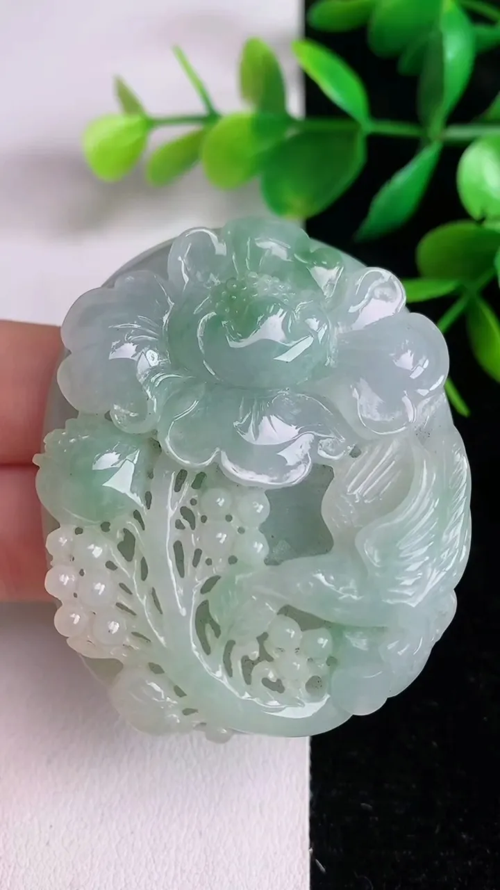 天然A货翡翠鸟语花香吊坠，尺寸52.3-53-12.8，重:50.56g
6月14日