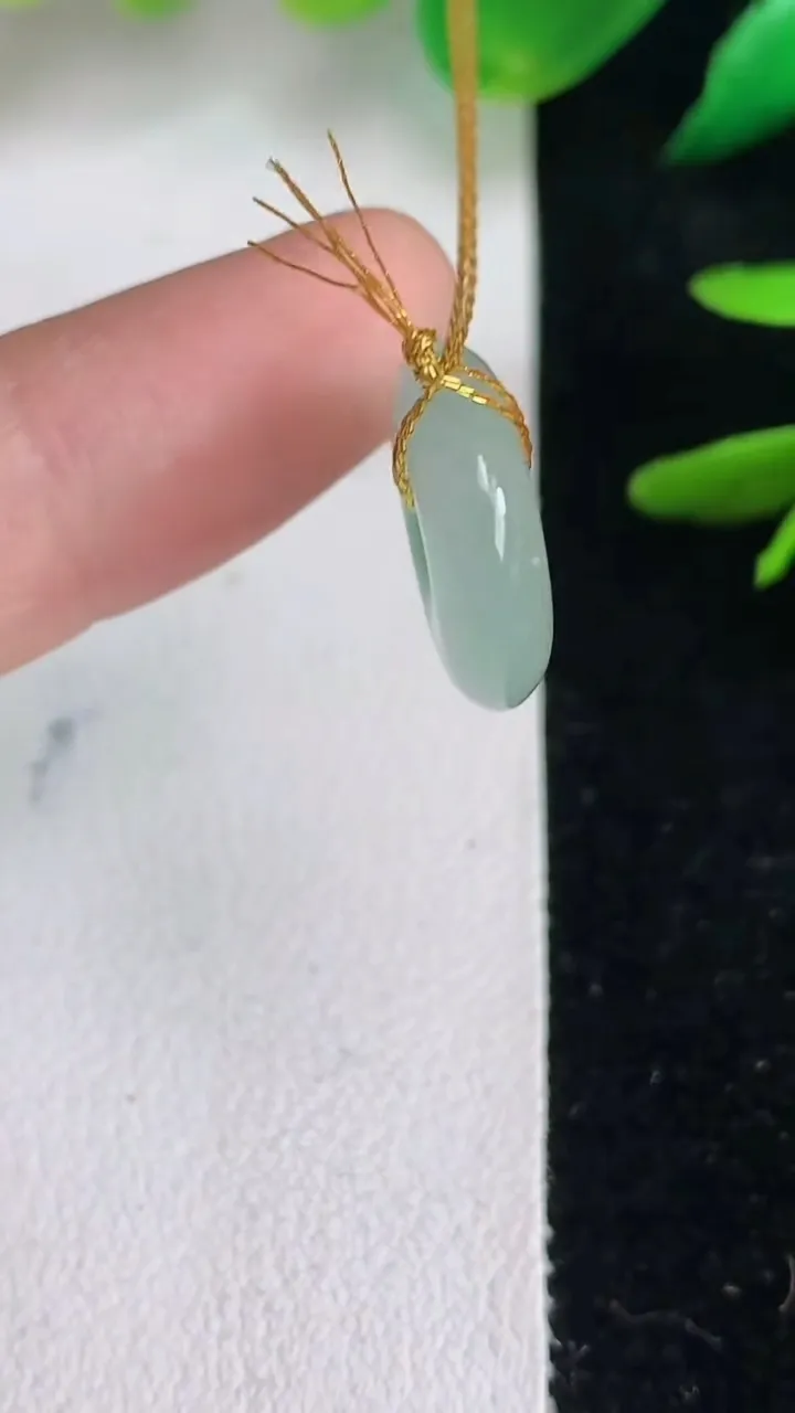 天然A货翡翠平安扣吊坠，尺寸15-4.6，重量:2.27g
6月14日