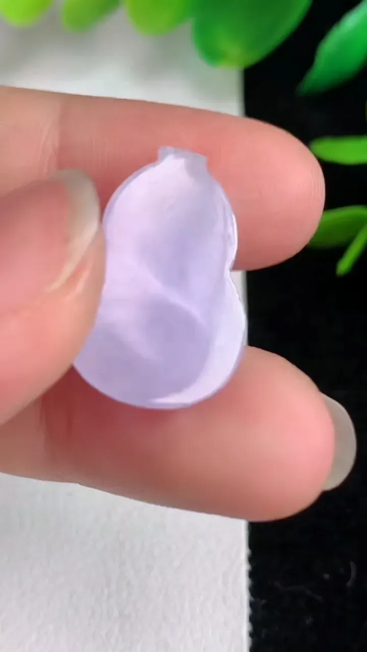 天然A货翡翠紫罗兰葫芦镶嵌件，尺寸20.4-14-6.4，重量:3.16g
6月14日
