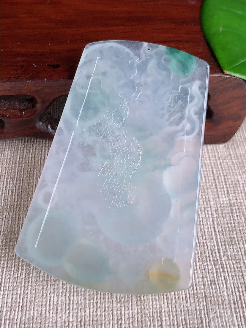 天然A货翡翠飘黄翡飘花龙牌吊坠尺寸58.8×39.4×5.5m量24.66g 0613