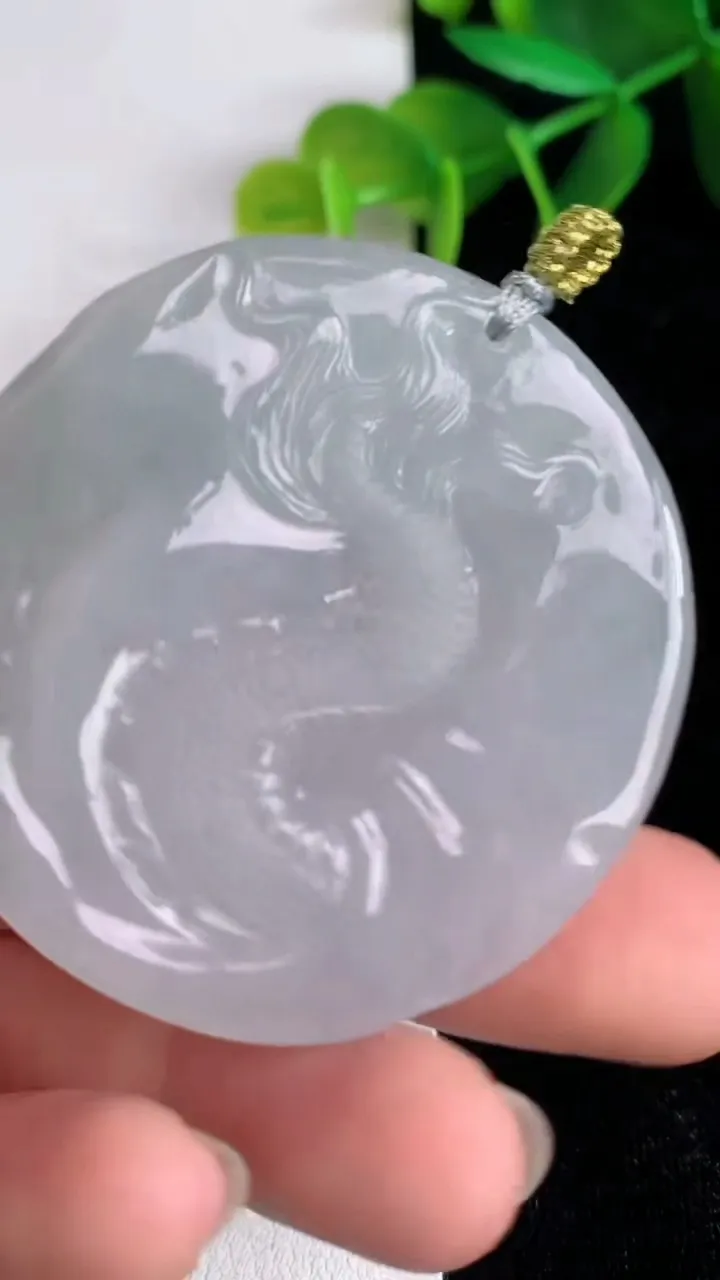 天然A货翡翠白冰祥龙文殊菩萨吊坠，尺寸45.6-43.6-8，重量:26.72g
6月14日