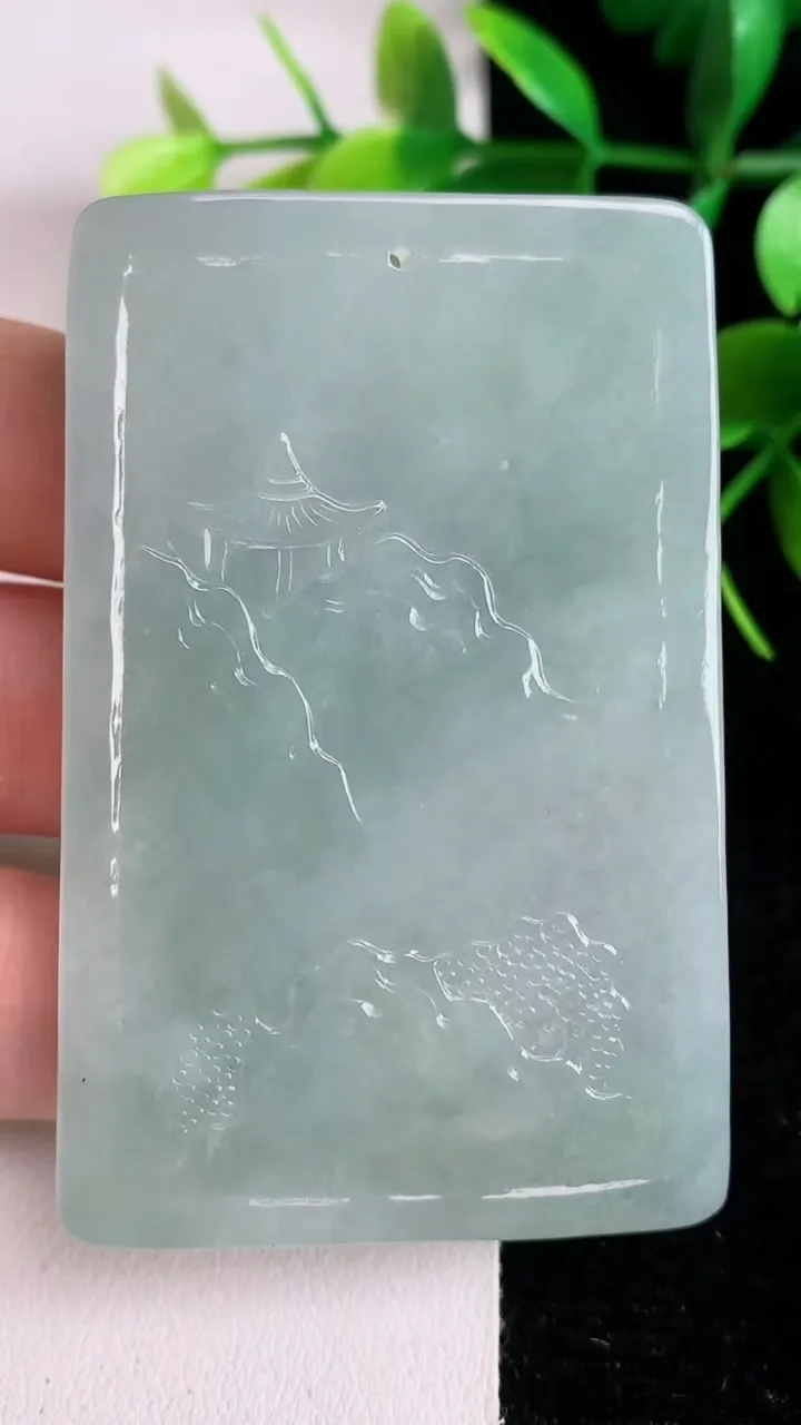 天然A货翡翠山水牌吊坠，尺寸62.6-41-5，重量:37.70g
6月14日