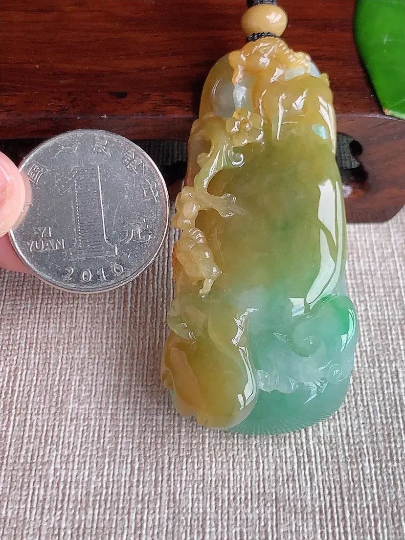 天然A货翡翠黄加绿双彩生肖羊吊坠尺寸59.7×26.8×13.7m量45.82g 0613