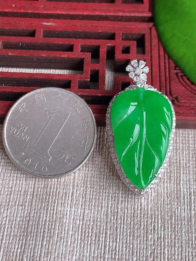 天然A货翡翠18K金伴阳绿叶子金枝玉叶吊坠尺寸36.5×17.7×8.8裸石26.3×15.5m量7.53g 0612