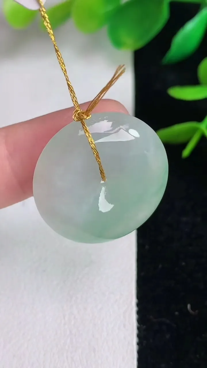 天然A货翡翠平安扣吊坠，尺寸23.2-5.6，重量:6.29g
6月14日