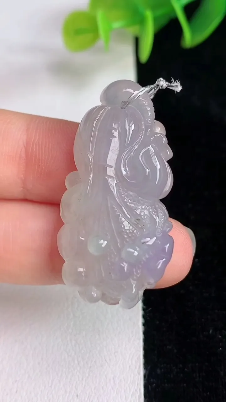 天然A货翡翠紫罗兰白菜吊坠，尺寸36.4-18.6-9.5，重量:10.57g
6月14日