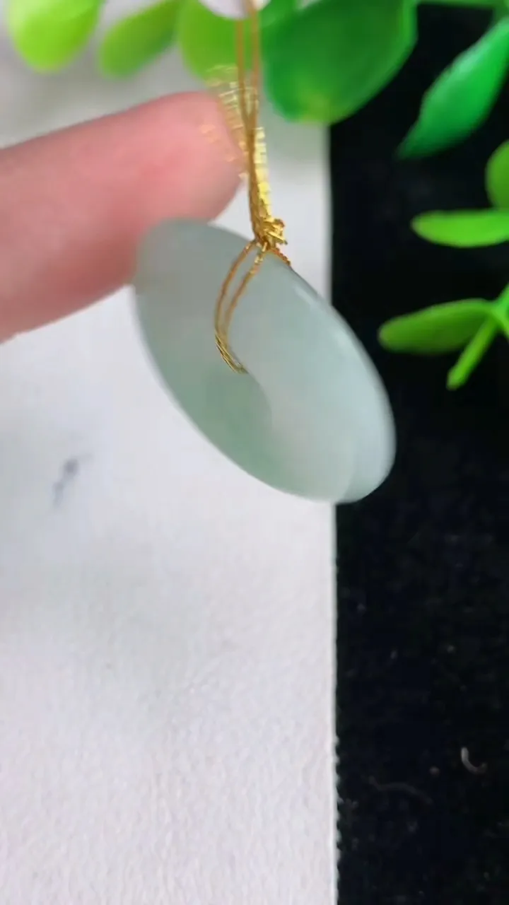天然A货翡翠平安扣吊坠，尺寸23.2-5.6，重量:6.29g
6月14日
