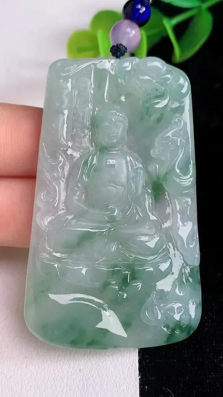 天然A货翡翠阿弥陀佛吊坠，尺寸61-37-5.3，重量:31.29g
6月14日