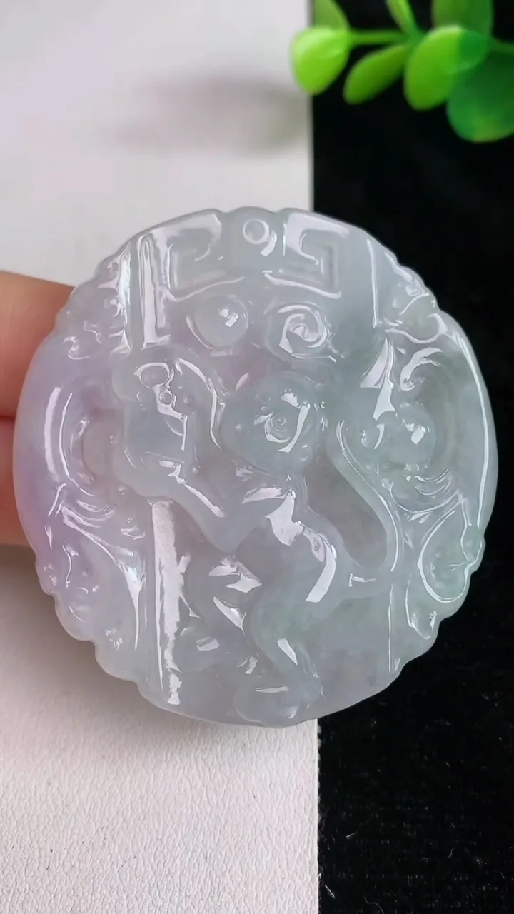 天然A货翡翠春带彩 紫罗兰生肖猴吊坠，尺寸56.5-52.8-5.8，重:26.44g
6月14日