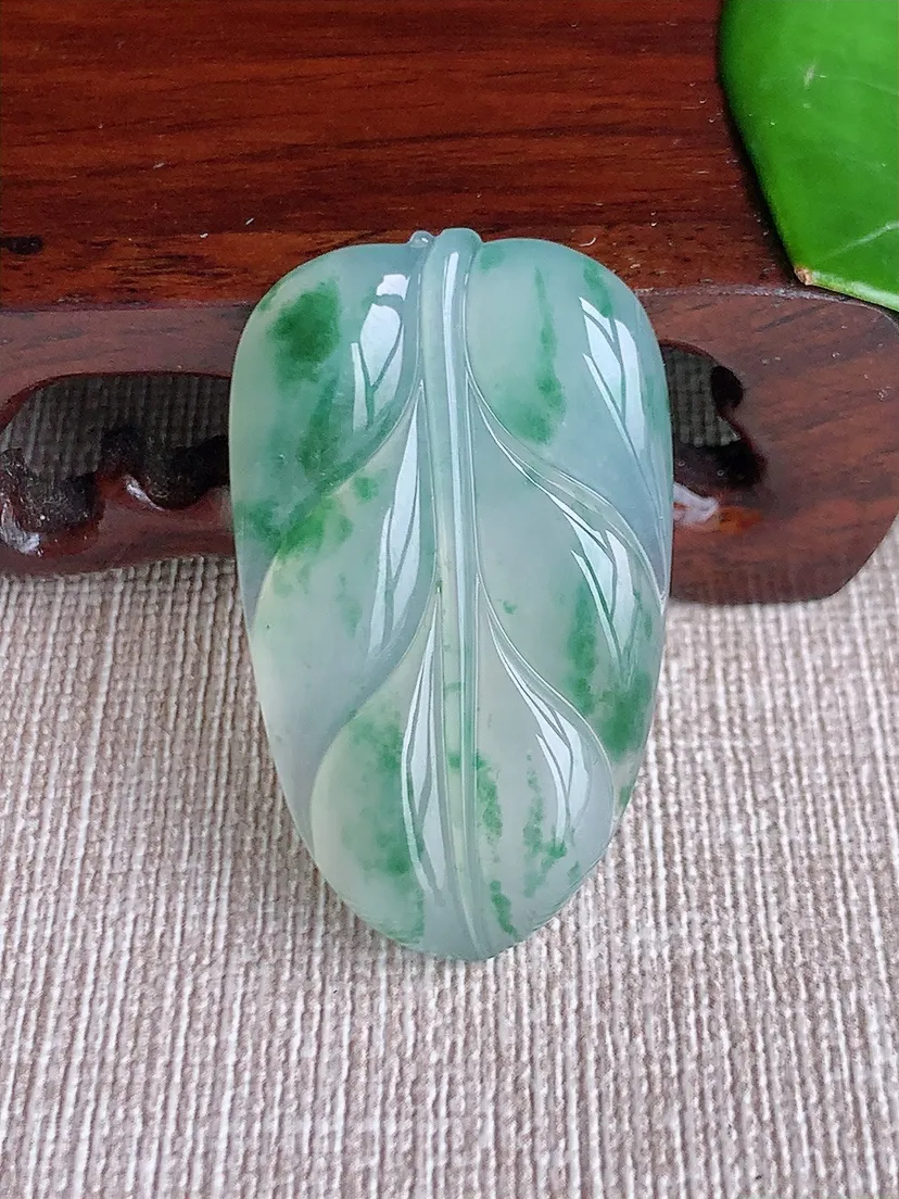天然A货翡翠一刀切飘花叶子金枝玉叶镶嵌件尺寸38.4×23×5m量9.94g 0612