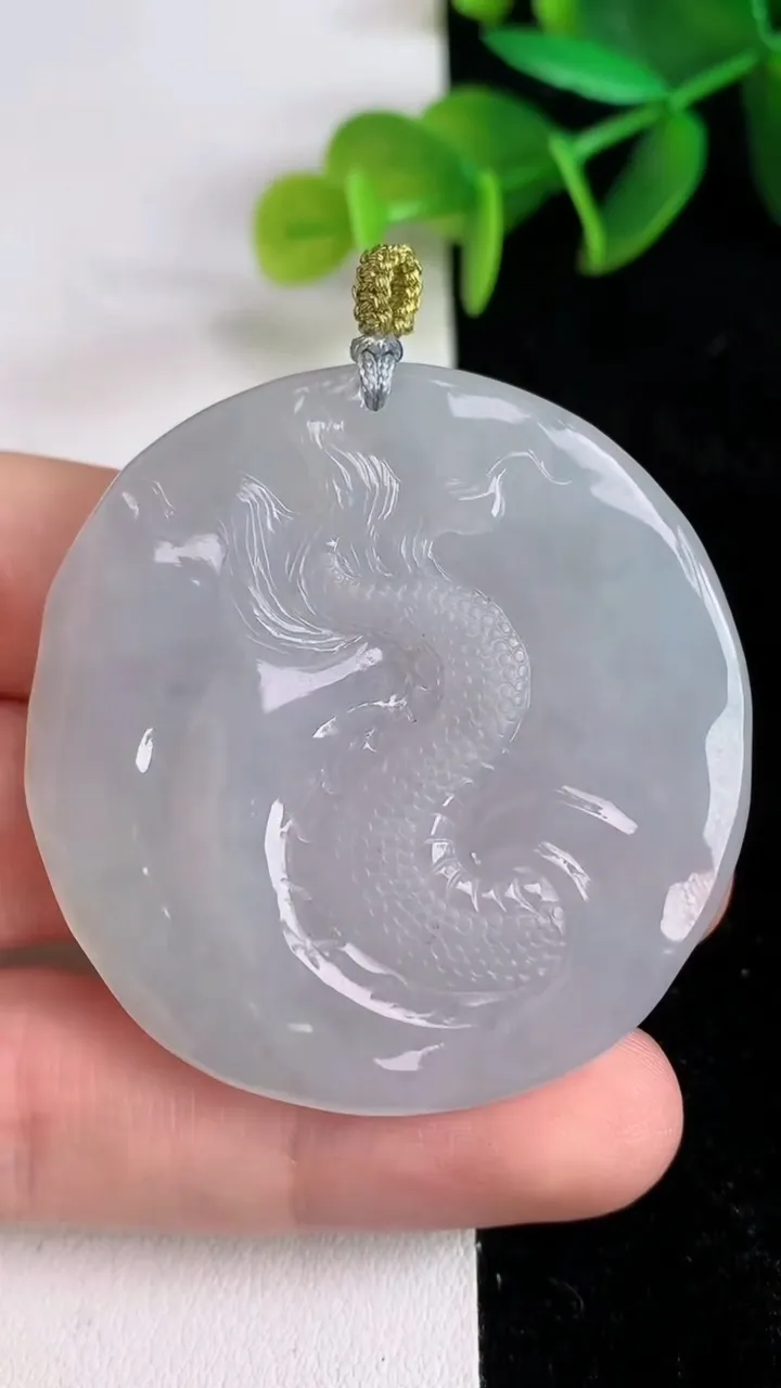 天然A货翡翠白冰祥龙文殊菩萨吊坠，尺寸45.6-43.6-8，重量:26.72g
6月14日