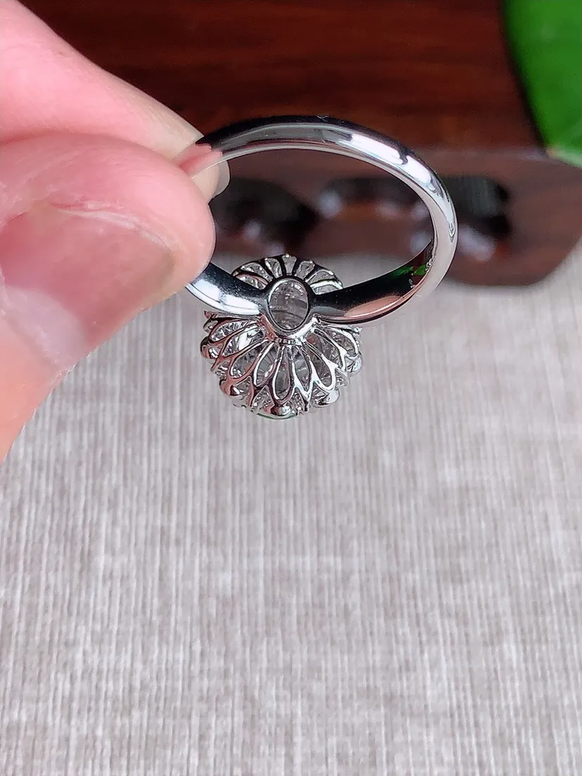 天然A货翡翠18K金伴钻镶嵌阳绿蛋面戒指 圈口17.3裸石尺寸9×7mm 重量3.96g 0613