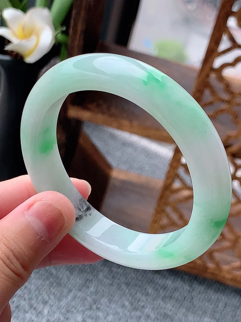 天然A货翡翠飘绿正装正圈手镯54-55圈口 尺寸54×11.6×8.2m量57.00g 0613