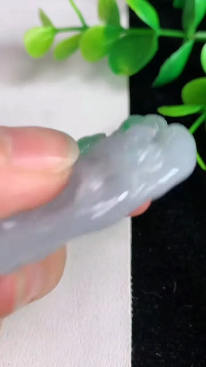天然A货翡翠虚空藏菩萨吊坠，尺寸71-39-11，重:56.91g
6月14日