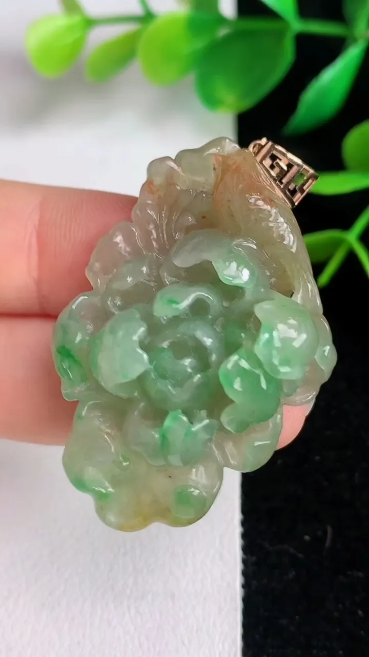 天然A货翡翠18k金双彩花开富贵吊坠，尺寸43-29-12，重:13.16g
6月14日