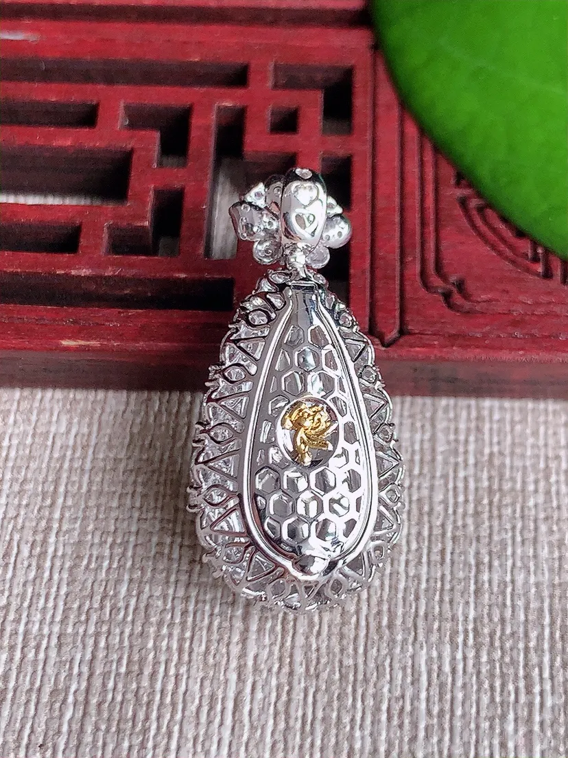天然A货翡翠18K金伴阳绿四季豆福豆平安豆吊坠尺寸31.5×15×10.2裸石17.8×9m量4.6