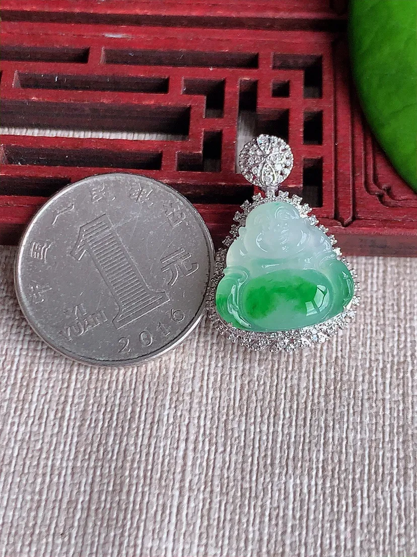 天然A货翡翠18K金伴飘绿佛公吊坠尺寸26.5×18.4×8.3裸石15×16m量3.58g 0613
