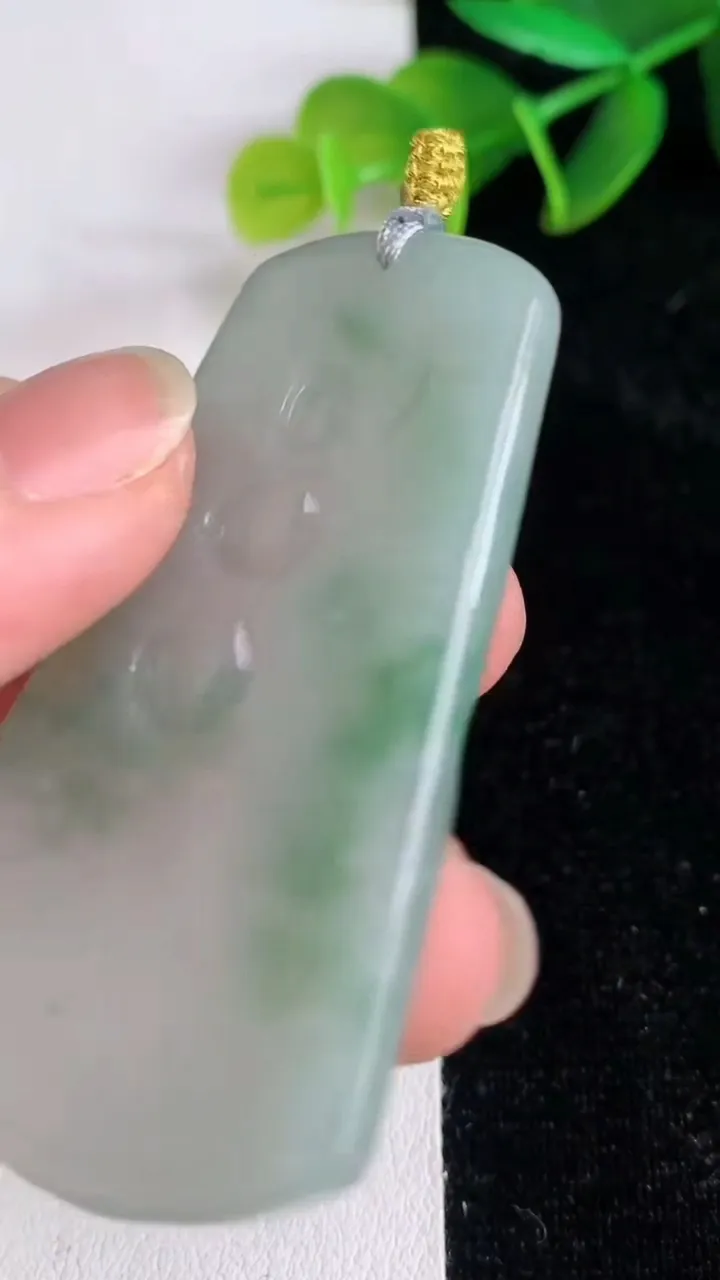 天然A货翡翠唐僧吊坠，尺寸54.2-32-5，重量:20.00g
6月14日