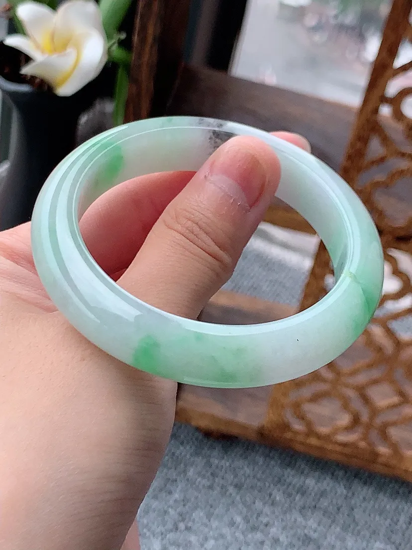 天然A货翡翠飘绿正装正圈手镯54-55圈口 尺寸54×11.6×8.2m量57.00g 0613
