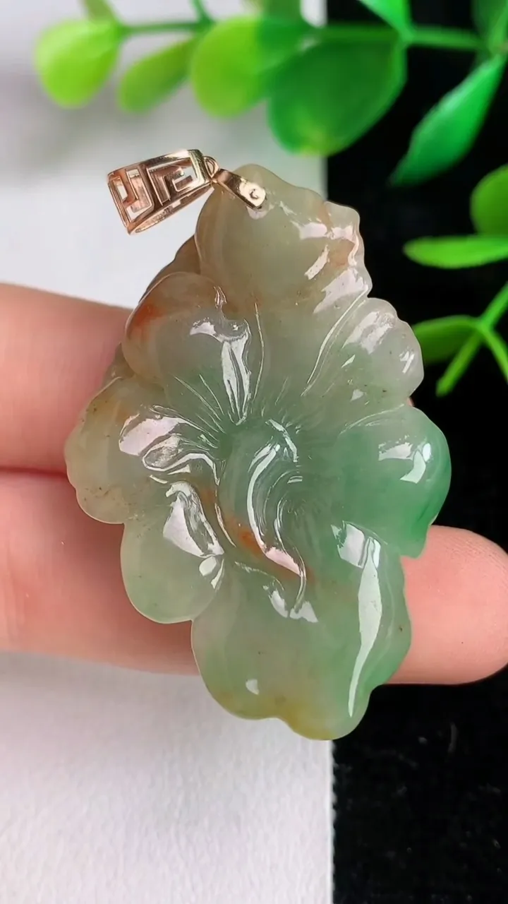 天然A货翡翠18k金双彩花开富贵吊坠，尺寸43-29-12，重:13.16g
6月14日