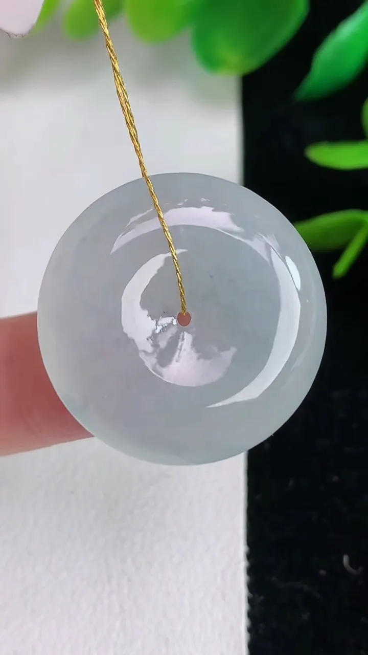 天然A货翡翠飘花平安扣吊坠，尺寸25-5，重量:6.69g
6月14日