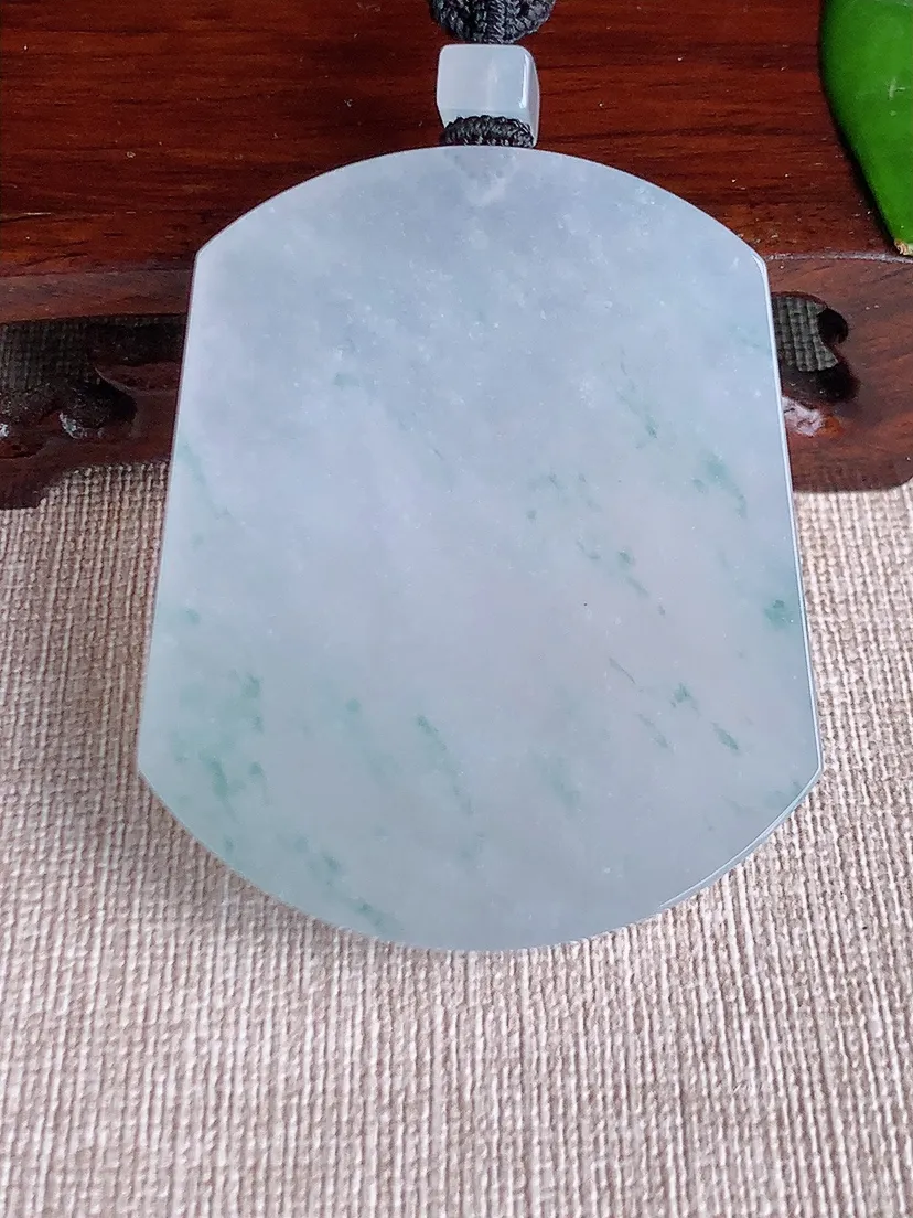天然A货翡翠飘花无事牌吊坠尺寸55.5×45.3×6m量48.36g 0613