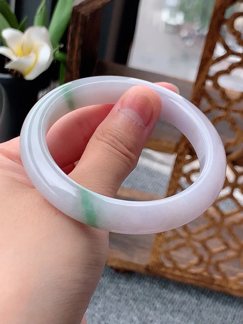 天然A货翡翠淡春彩淡紫罗兰飘绿正装正圈手镯55-56圈口 尺寸55.8×10.5×8mm 重量50.77g 0613