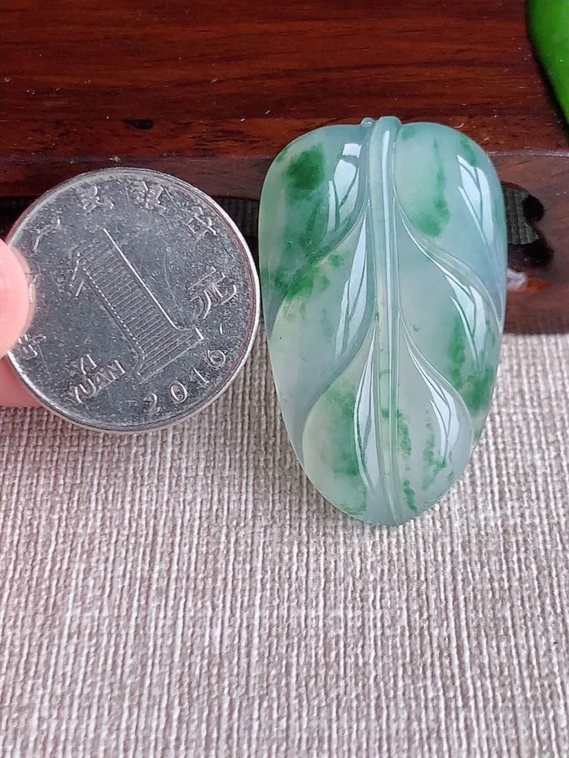天然A货翡翠一刀切飘花叶子金枝玉叶镶嵌件尺寸38.4×23×5m量9.94g 0612
