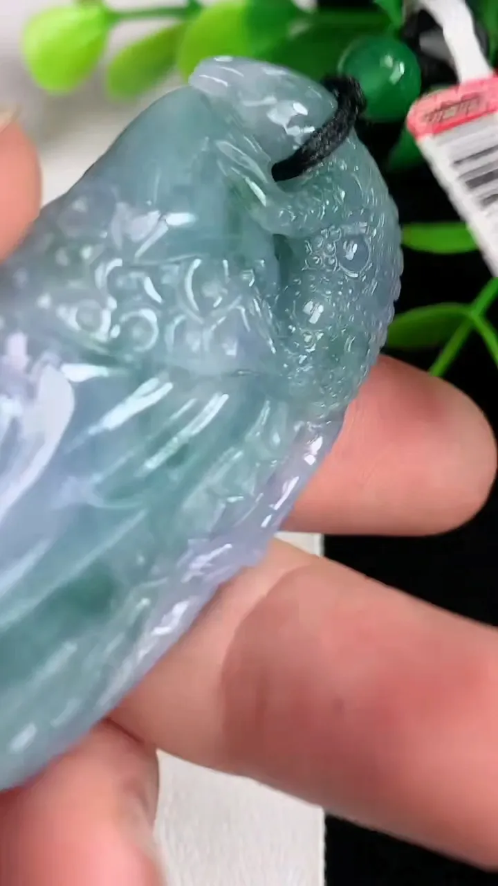 天然A货翡翠紫罗兰飘花今非昔比 蜥蜴吊坠，尺寸55.2-26-11.8，重量:30.49g
6月14日