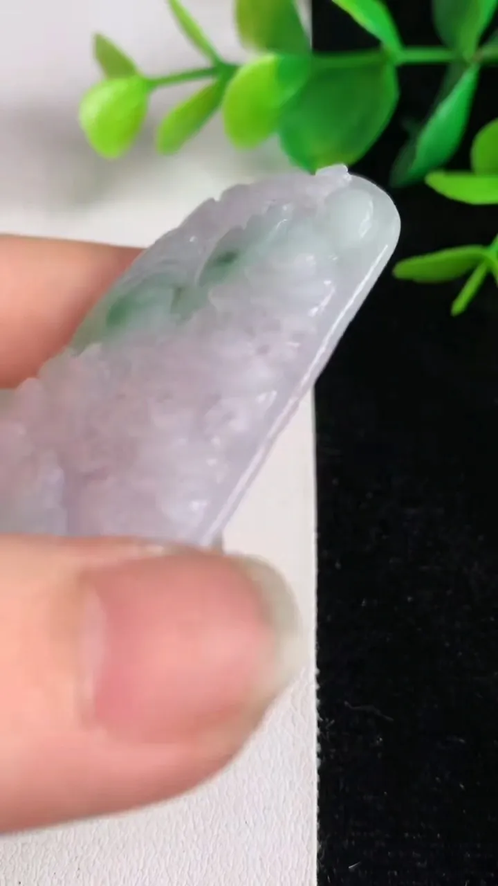 天然A货翡翠山水牌吊坠，尺寸66-44-6，重:35.70g
6月14日