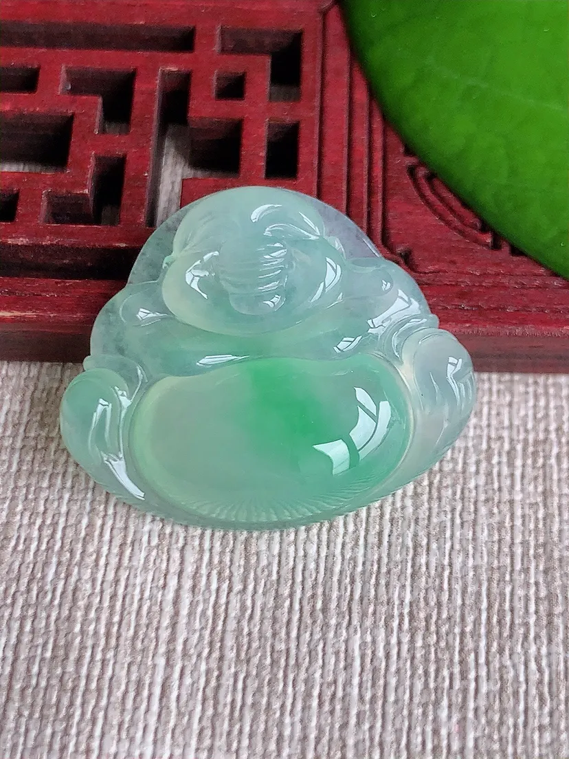 天然A货翡翠飘绿佛公吊坠尺寸24.4×29.3×6.5m量7.52g 0612