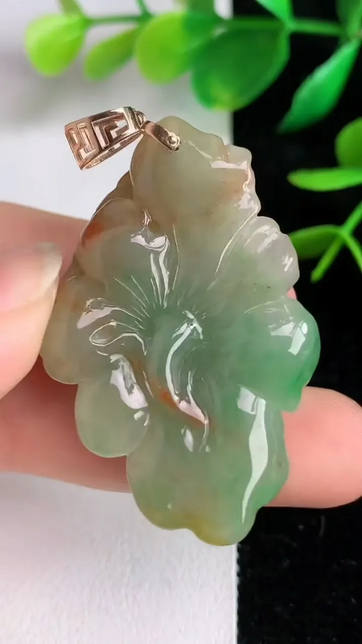天然A货翡翠18k金双彩花开富贵吊坠，尺寸43-29-12，重:13.16g
6月14日