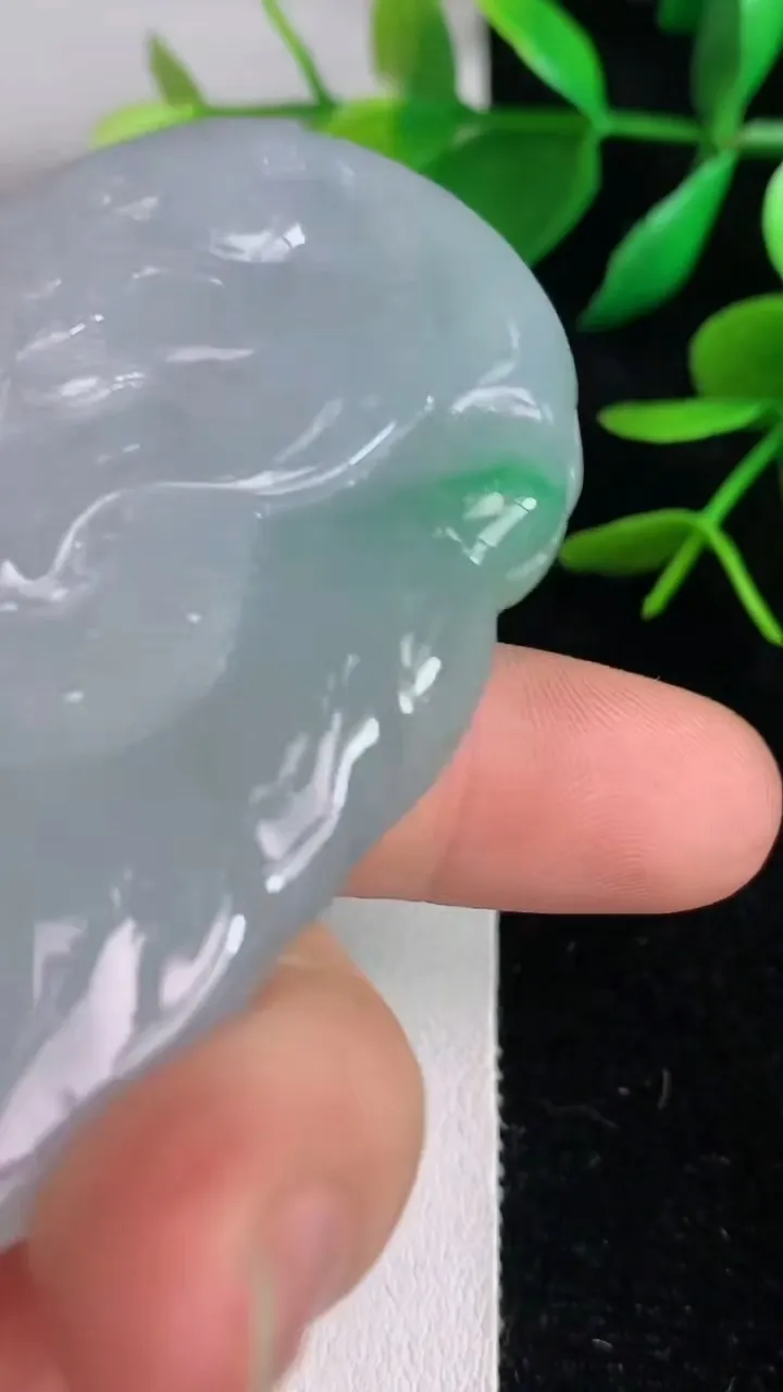 天然A货翡翠虚空藏菩萨吊坠，尺寸71-39-11，重:56.91g
6月14日