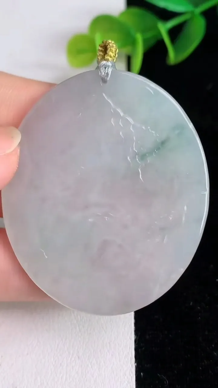 天然A货翡翠生肖羊吊坠，尺寸48.7-41.5-5，重量:20.24g
6月14日