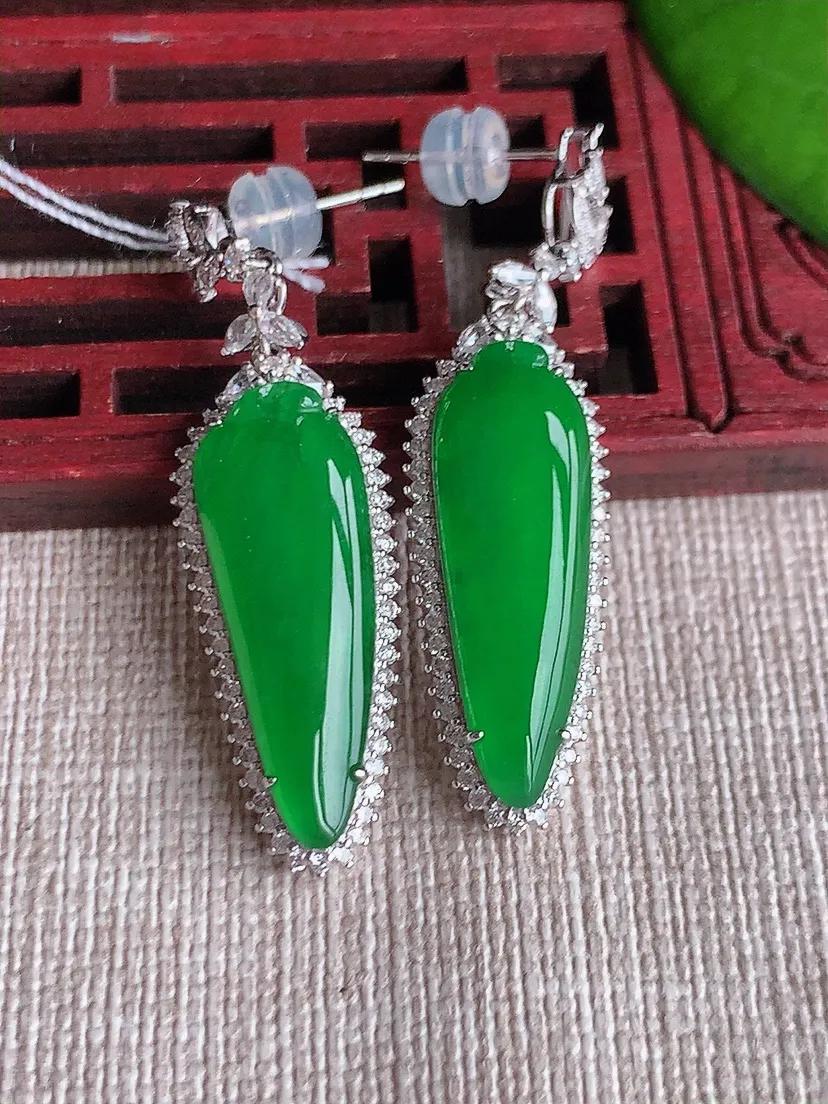 天然A货翡翠18K金伴钻镶嵌阳绿福瓜耳坠 尺寸25×8×6mm 重量7.20g 0612